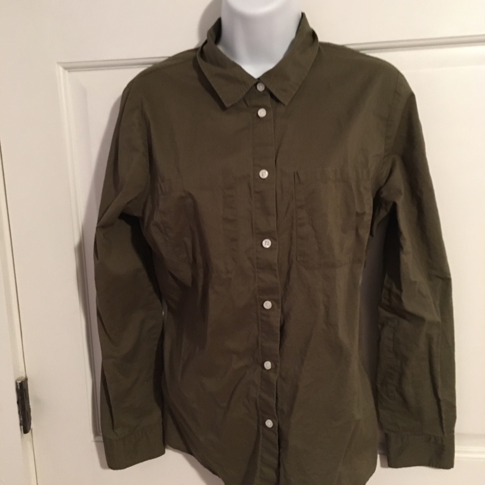 Jaclyn Smith Green Button Up